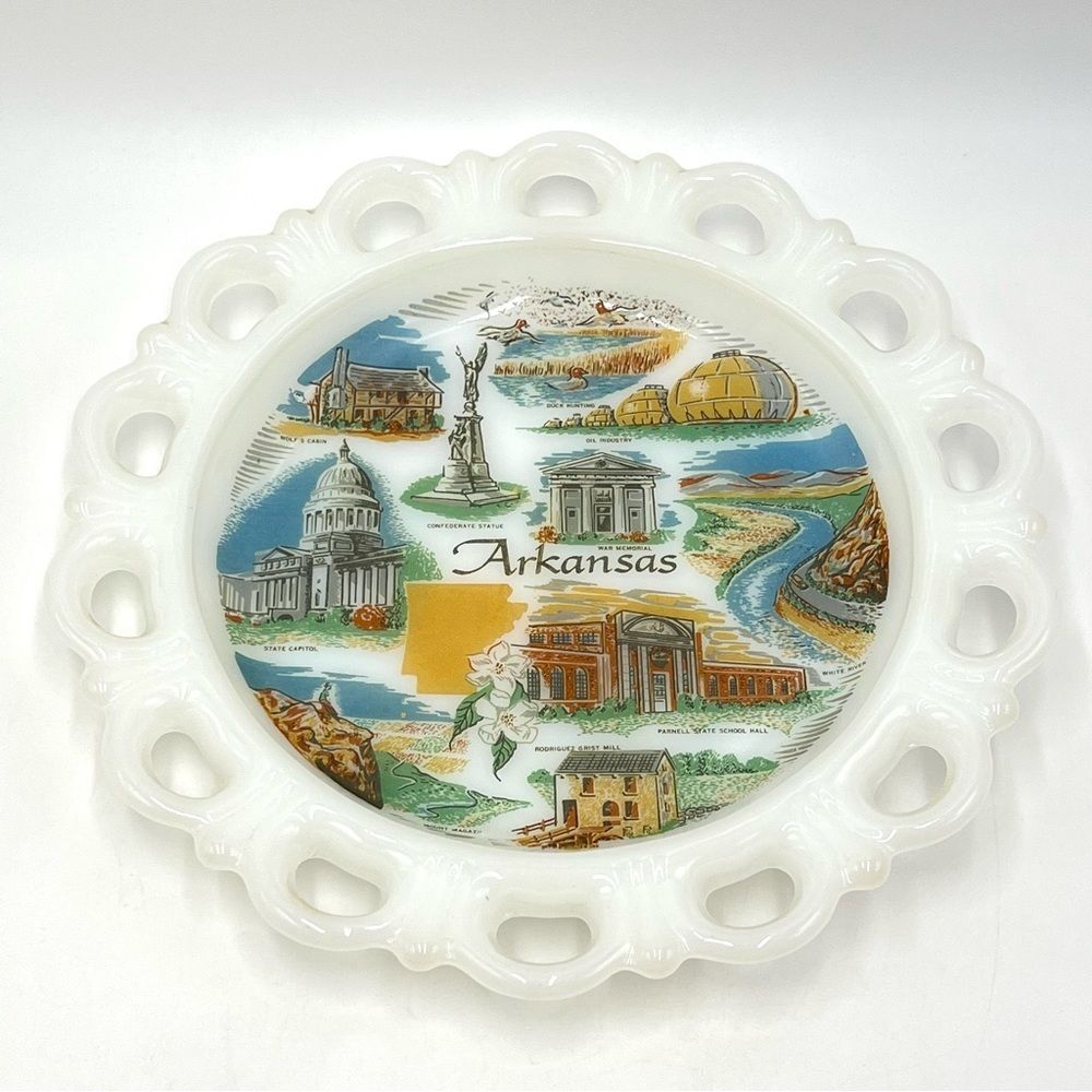 Vintage 1960s Arkansas Decorative Milk Glass Travel State Souvenir Plate‎